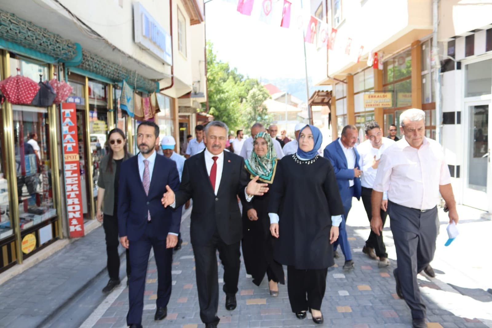 Seydişehir'de Çifte Tören: Arasta Çarşısı Açıldı, OSB Doğalgaz Temeli Atıldı
